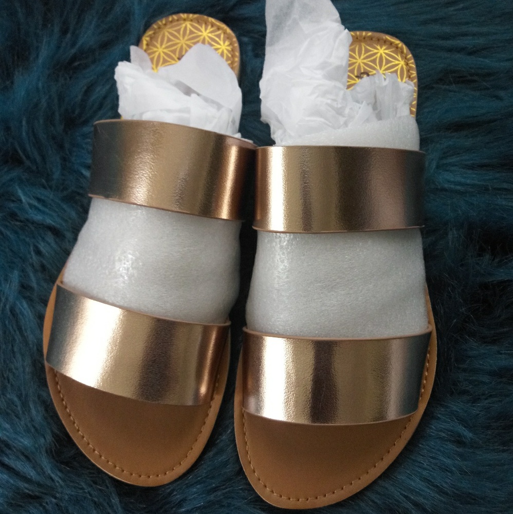 💥Rose Gold Flat Sandals - Picture 2 of 2